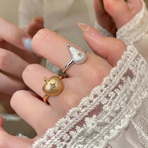 Bagues ouvertes poire et pomme brossées délicates avec serti d'étoiles en zircon chic
