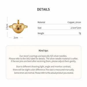 Vue détaillée de la bague coeur en or brossé avec incrustation de zircon et dimensions