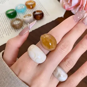Ensemble de bagues rondes en résine minimaliste à la mode pour femmes en divers coloris