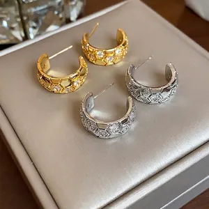 Honeycomb C-shaped stud earrings with zircons, 18k gold plated silver needle