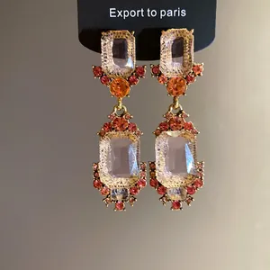 Vintage paleisstijl kroonluchter oorbellen met geometrische kristallen en stras