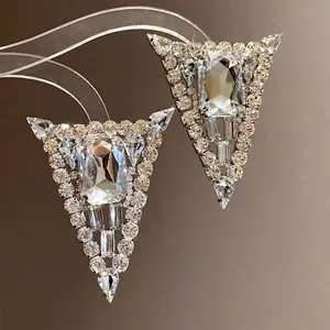 Elegantes pendientes triangulares de cristal con piedras rectangulares y de lágrima
