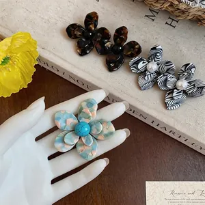 Orecchini a perno vintage in resina a fiore per donna con stile etnico floreale unico