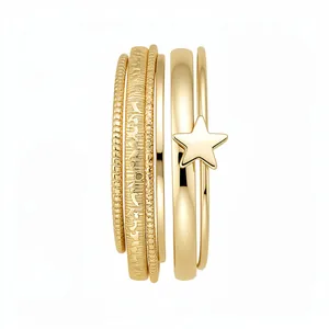 Elegante set di bracciali aperti multistrato color oro con stella per donna vintage.