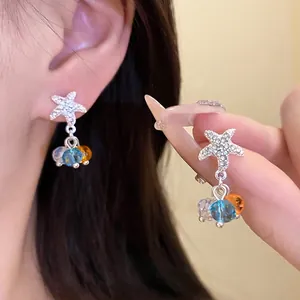 Boucles d'oreilles pendantes étoile de mer avec perles en cristal colorées style mer.