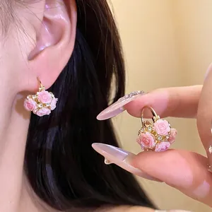 Boucles d'Oreilles Créoles Panier de Fleurs en Résine Incrustées de Strass Alliage Rose pour Femmes Bijoux de Vacances Style Forêt