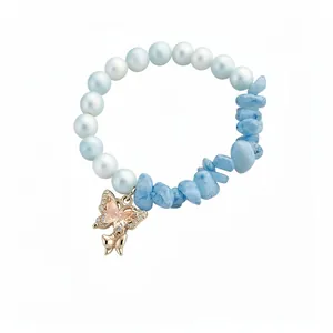 Élégant bracelet en perles d'aigue-marine naturelle avec charm de papillon en cristal