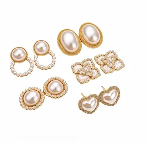 Elegante juego de 10 pendientes de perlas con diseños de corazón, flores y óvalos.