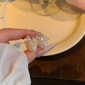 Élégantes boucles d'oreilles créoles fleurs en perles de style français avec strass