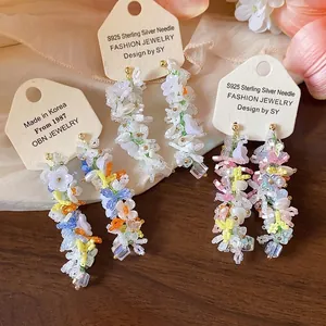 Squisiti orecchini a perno S925 con fiori di perline e farfalle con perle vere