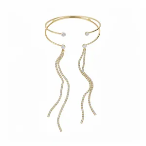 Elegante bracciale rigido dorato a doppio strato con nappe ondulate di diamanti per donna