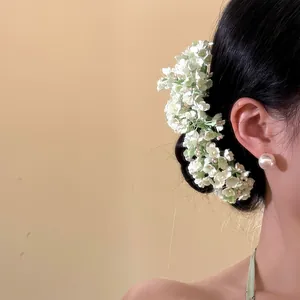 Elegant green floral U-shaped hair pin for Hanfu and traditional Chinese styling