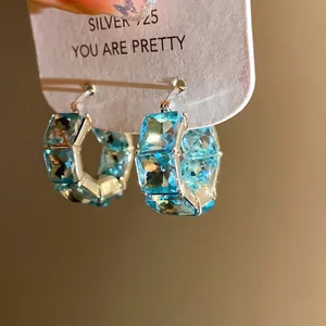 Orecchini a cerchio vintage con zirconi blu chiaro e finitura in argento luxury