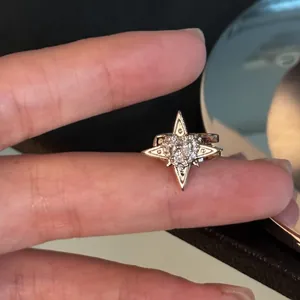 Elegant silver zircon star ear cuff featuring a sparkling heart-shaped center cluster