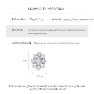 Dimensioni dettagliate e materiali per questo anello con perle e zirconi placcato oro