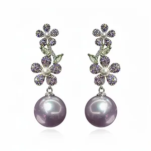 Boucles d'oreilles élégantes avec fleurs en zircon violet et grandes perles lavande