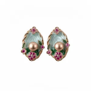 Eleganti orecchini a perno ovali vintage stile palazzo con perle e smalto floreale