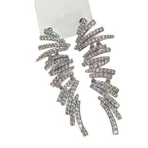 Boucles d'oreilles à franges géométriques plaquées or 18k avec zircons blancs brillants