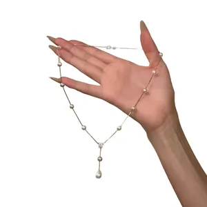 Simple zircon flower pearl necklace featuring an elegant teardrop pendant for women.