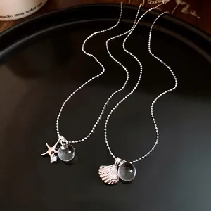Collana squisita con ciondoli a conchiglia e stella marina, perle in resina e zirconi