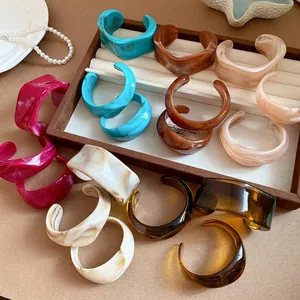 Bracciale Rigido Aperto in Acrilico Vintage per Donna Geometrico con Macchie d'Inchiostro Bracciale in Resina Gioielli di Moda