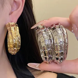 Pendientes de Botón en Forma de C Plisados Vintage Con Poste de Plata Aleación Galvanizado Oro Plata Estilo Occidental Joyería Mujer