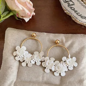 Boucles d'Oreilles Clous Fleur en Cuir Pour Femmes Avec Tige en Argent Sterling 925 Anneau Or Perle Artificielle Bijoux
