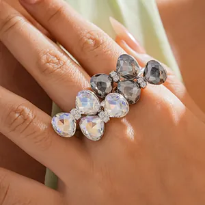 Bague Ouverte Noeud Papillon en Strass Style Occidental Luxe Léger Alliage Couleur Argent Bague Ajustable pour Femme Bijoux