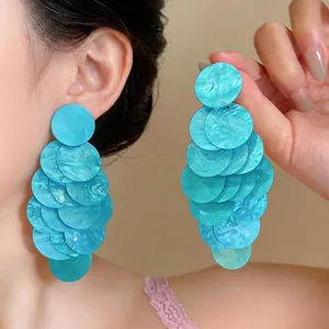 Orecchini pendenti in acrilico marmorizzato blu con design a disco rotondo a più livelli