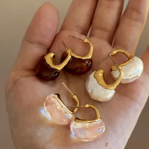 Orecchini a Bottone in Resina a Forma di C Vintage per Donna Stile Hong Kong Geometrici Placcati in Oro Con Perno in Argento