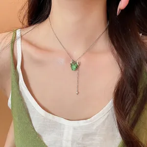 Collana con Ciondolo a Forma di Uva Verde Gelatina per Donna Con Fiore Bianco e Perla Artificiale Girocollo Estivo Gioielli da Collo
