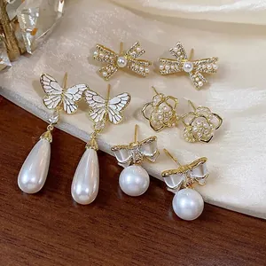 14K Vergoldete Legierung Schleife Blume Ohrstecker Künstliche Perle Strass Eleganter Schmuck Für Damen Mit Silberstift