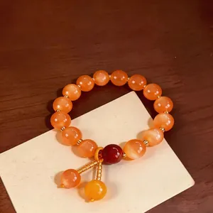 Elegante bracciale retrò in pietra occhio di gatto con perle arancioni e dettagli oro