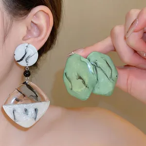 Boucles d'Oreilles Pendantes en Résine Style Lavis d'Encre Chinois Minimaliste Géométrique Irrégulier Bijoux pour Femmes Cadeau