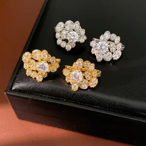 Eleganti clip per orecchie in zircone a forma di fiore con placcatura in oro 18K e argento