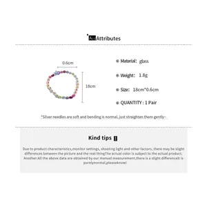 Détail d'accessoire en perles de fleurs dopamine colorées avec taille 18 cm et détails verre