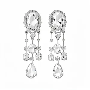 Boucles d'oreilles pampilles argentées avec accents élégants en cristal ovale et goutte