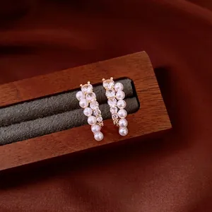 Pendientes de Botón de Lujo de Circonia y Perla Artificial para Mujer Poste de Plata de Cobre Chapado en Oro Joyería Geométrica