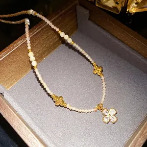 Collier vintage plaqué or 18 carats avec pendentif fleur en zircon dans un coffret