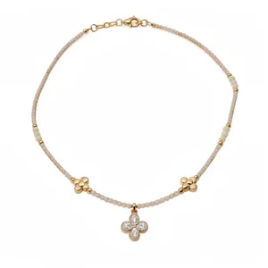 Collier plaqué or 18 carats avec pendentif fleur en zircone et chaîne perlée chic