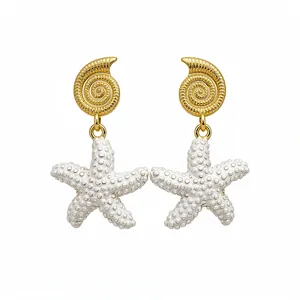 Pendientes colgantes de estrella de mar y caracola chapados en oro de 18 quilates