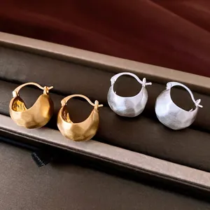 Französischer Luxus Gebürstet Halbrund Creolen Minimalistisch Geometrisch Kupfer Huggie Ohrringe Mit Stahlstift Für Damen Schmuck