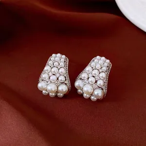 Orecchini a Bottone con Perle Artificiali e Zirconia Retrò da Donna Gioielli Geometrici in Rame Placcato Argento con Perno in Argento 925