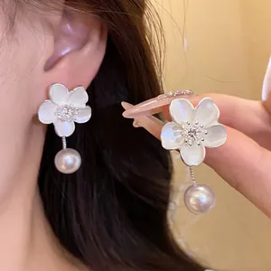 French Vintage Flower Pearl Drop Earrings For Women Elegant Sweet Rhinestone Stud Earrings With Silver Earring Post Jewelry