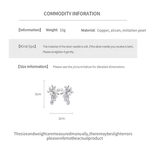 Vista dettagliata con dimensioni e materiali degli orecchini a grappolo di perle