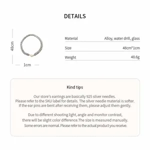Détails des dimensions et matériaux pour ce collier en perles de verre tressées noires