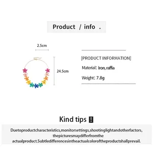 Detail of colorful raffia flower necklace with material and weight information.