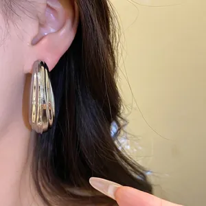 Orecchini a cerchio vintage in argento testurizzato a forma di goccia per donna