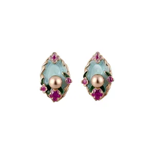 Orecchini a perno ovali decorati con fiori in smalto colorato e finitura in oro rosa