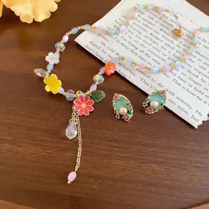 Set collana e orecchini a fiori stile dopamina con ciondoli estivi colorati in smalto